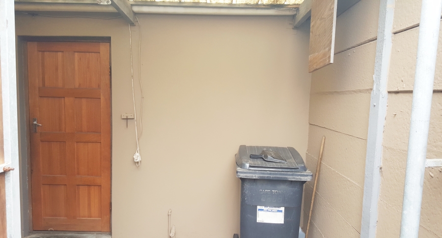 To Let 1 Bedroom Property for Rent in Wetton Western Cape